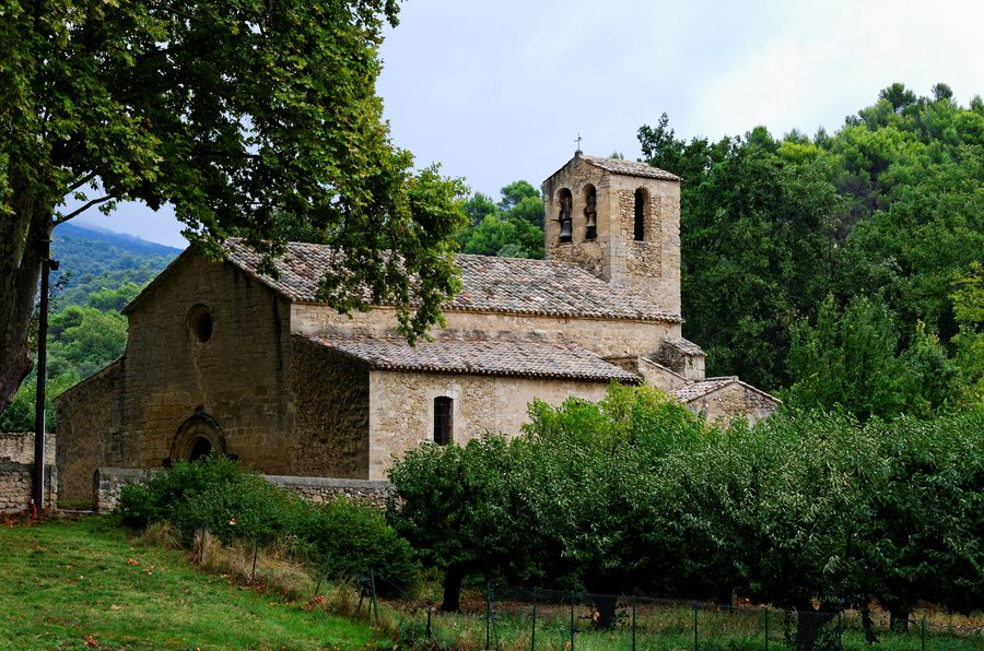 File:Eglise Vaugines.jpg