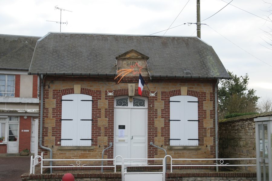 File:Goustranville - Mairie.JPG