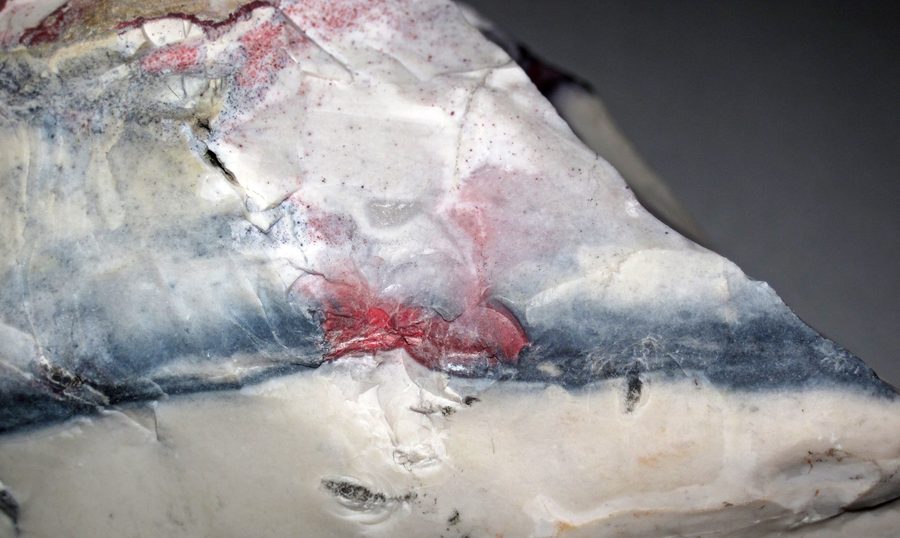 Opalite-chert con cinnabro dalla Silver Chief Mine vicino a Battle Mountain, Nevada