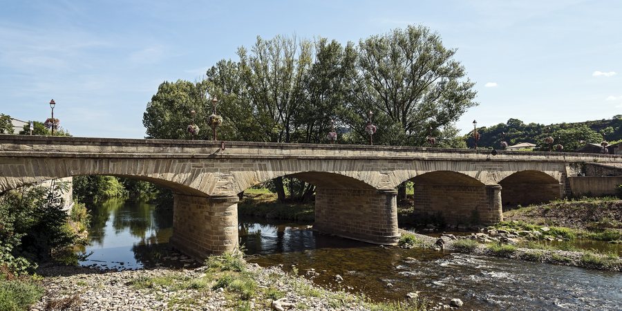 File:Bedarieux - Le Pont de la Préfecture.jpg