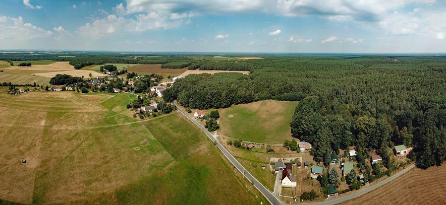 Luftaufnahme von Luppedubrau, einem Ortsteil der Gemeinde Radibor in Sachsen