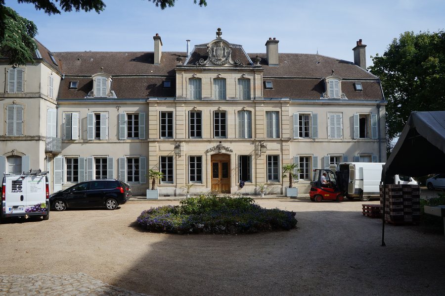 File:Château de Vosne-Romanée, Comte Ligier-Belair, 1 Rue du Château,.JPG