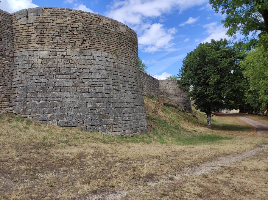 File:Mont Saint Jean -132.jpg