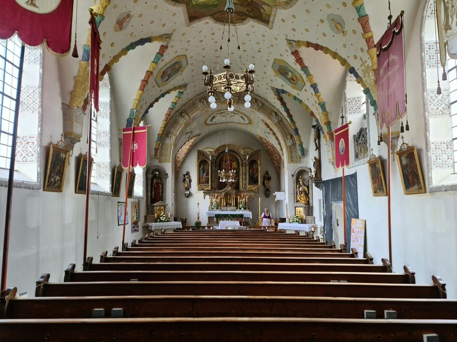 Innenraum der Pfarrkirche St. Magnus in Huglfing