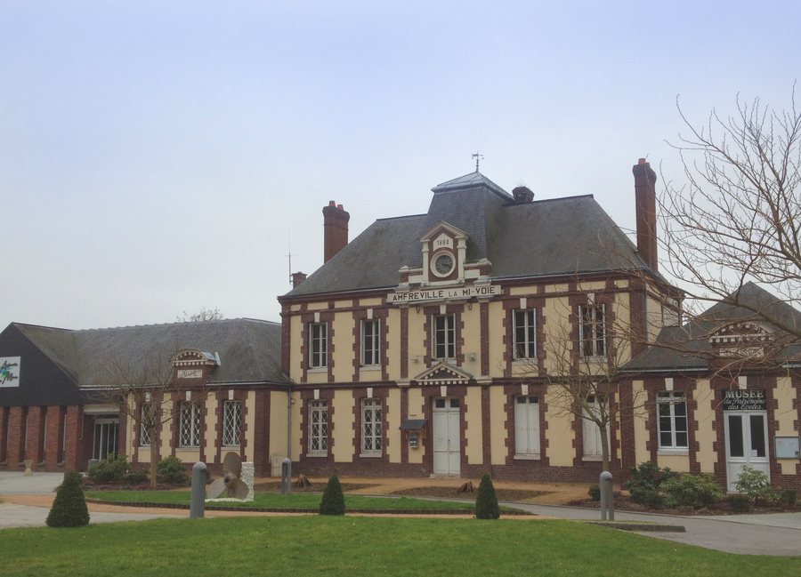 File:Mairie d'Amfreville-la-Mi-Voie.JPG