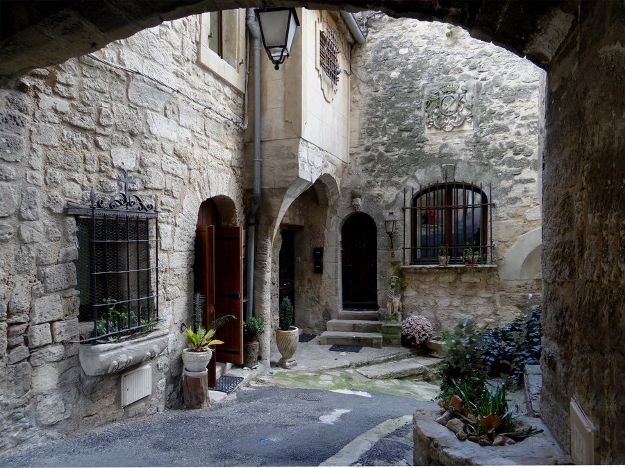 File:Bonnieux-04.jpg