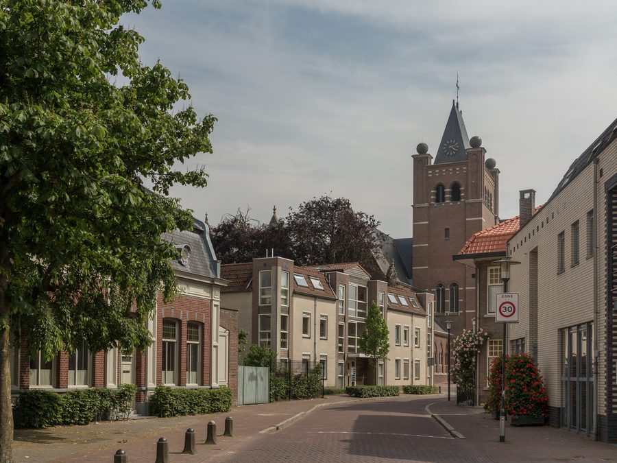 Sint-Petrus-Banden-Kirche in Gilze, Gemeinde Gilze en Rijen
