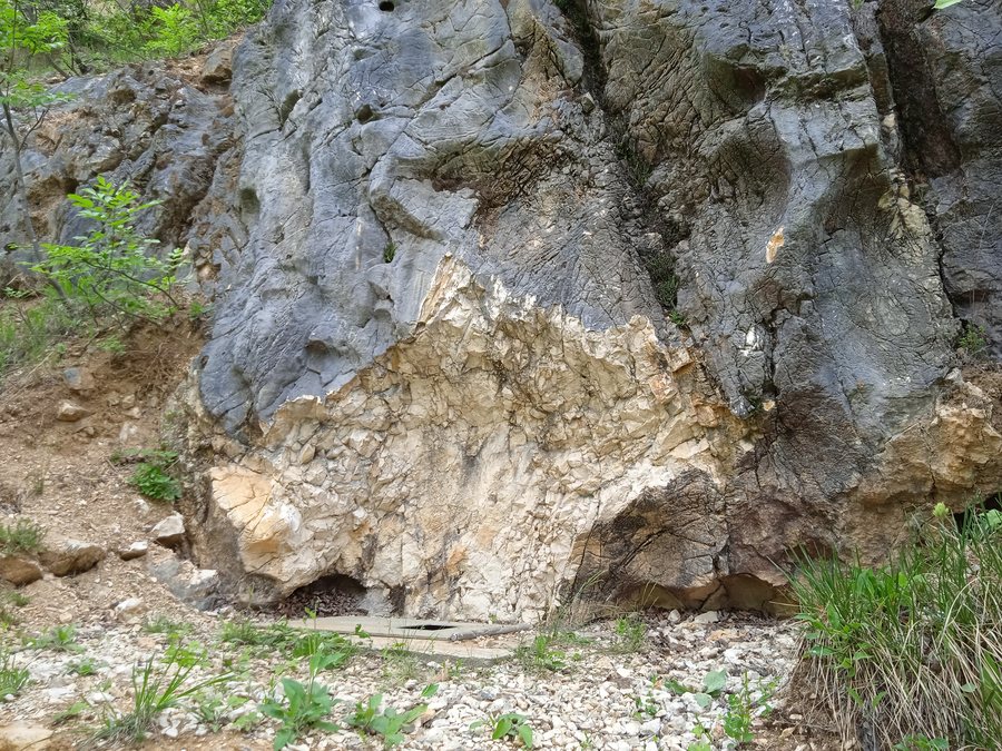 File:Vértessomlói-barlang2022-05-07a.jpg