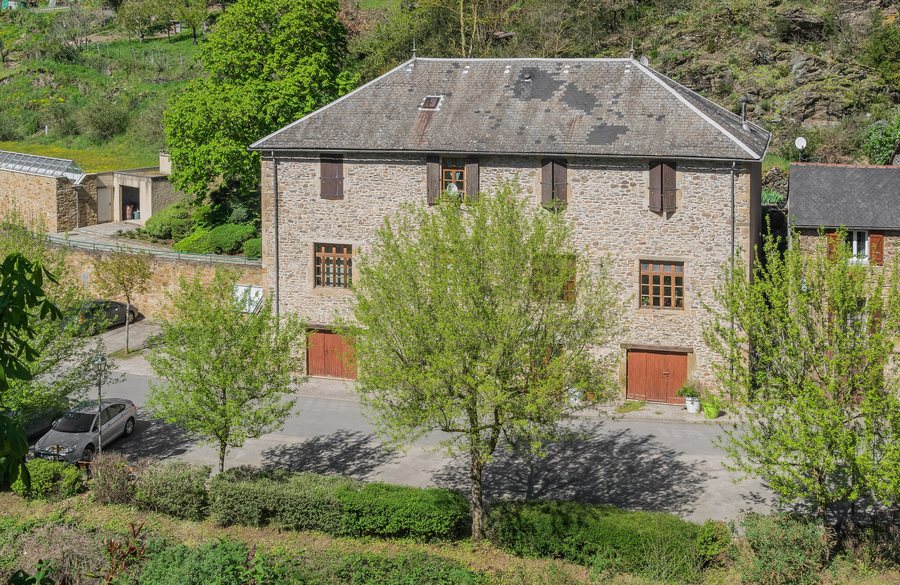 File:Town hall of Brousse-le-Chateau 02.jpg