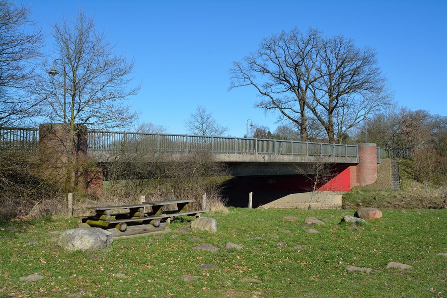 Die Störbrücke in Willenscharen über der Stör