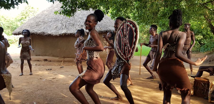 Gruppo di danza al Kisumu Museum