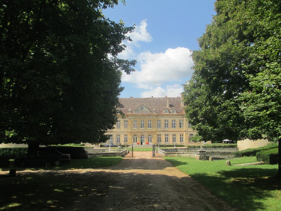 File:Château de Missery.JPG