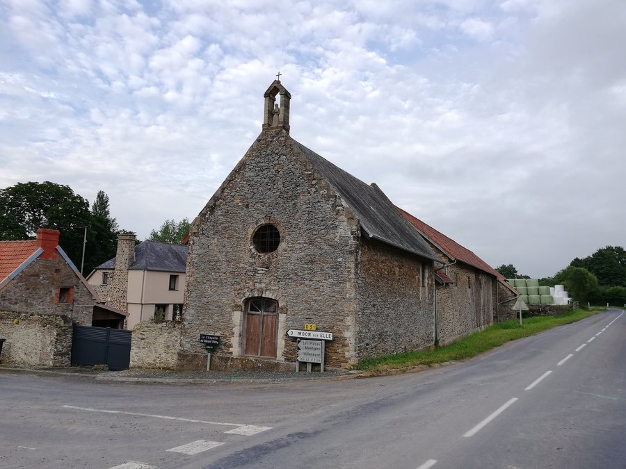 File:Moon-sur-Elle - Chapelle du Mesnil-Vitey.jpg
