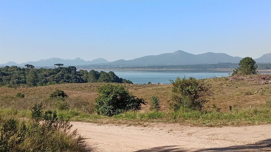 Vista da Represa do Iraí a partir do bairro Parque das Nascentes, Pinhais, Paraná