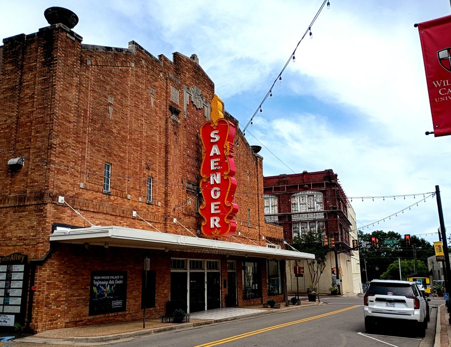 Hattiesburg Saenger Theater al 201 Forrest Street a Hattiesburg, Mississippi