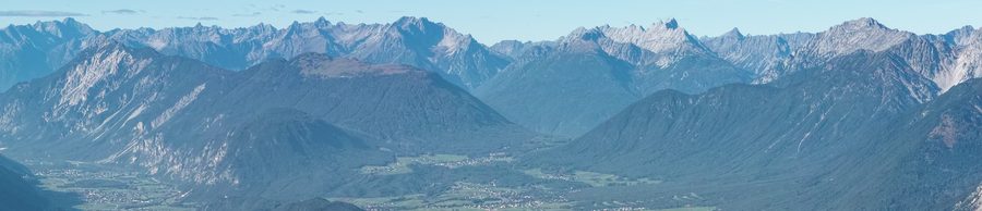 Panoramablick auf Obsteig und das Mieminger Plateau mit Tschirgant, Simmering und den Lechtaler Alpen