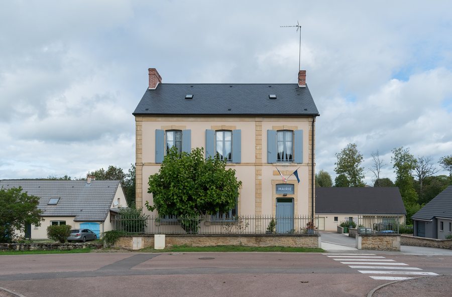 File:Town hall of Montigny-aux-Amognes (3).jpg