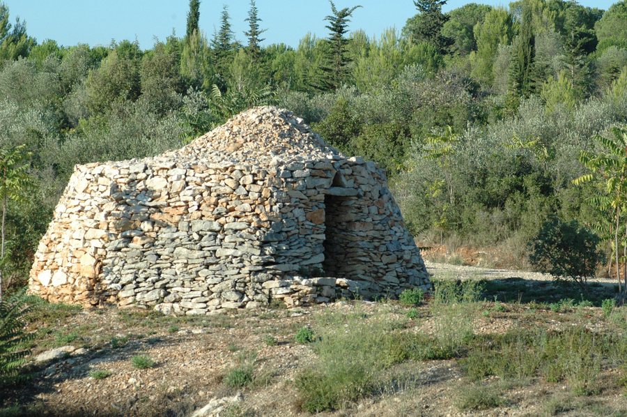 File:Capitelle-Saturargues-JW.jpg