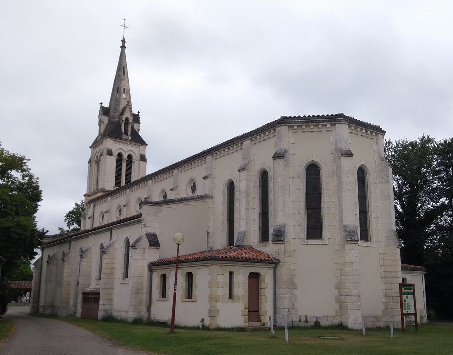 File:Pissos (Landes) Église Saint-Pierre.jpg