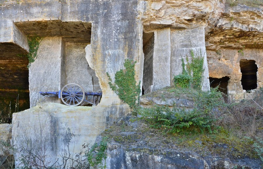 File:Saint-Même-les-Carrières 16 anciennes carrières 2014.jpg