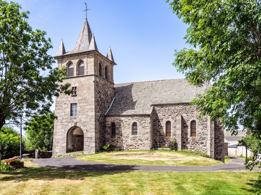File:Église de la Nativité-de-la-Sainte-Vierge de Graissac, Argences en Aubrac.jpg