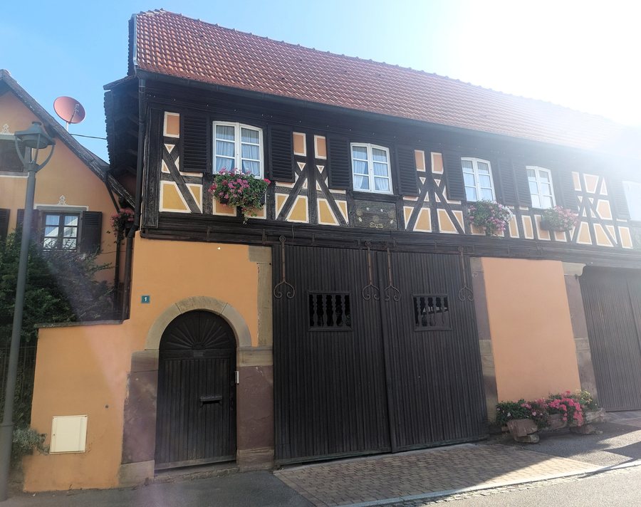 File:Berstett maison rue de l herbe1a.jpg