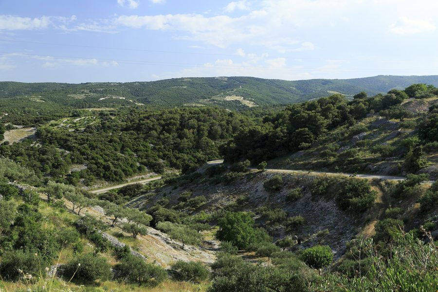 Straße 6193 von Pučišća nach Pražnica auf Brač, bergwärts Richtung Süden
