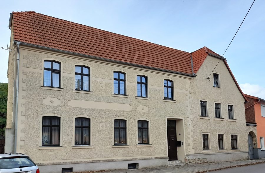 Denkmalgeschütztes ehemaliges Gasthaus Friedrichs Eiche am Gemeindezentrum in Bennstedt