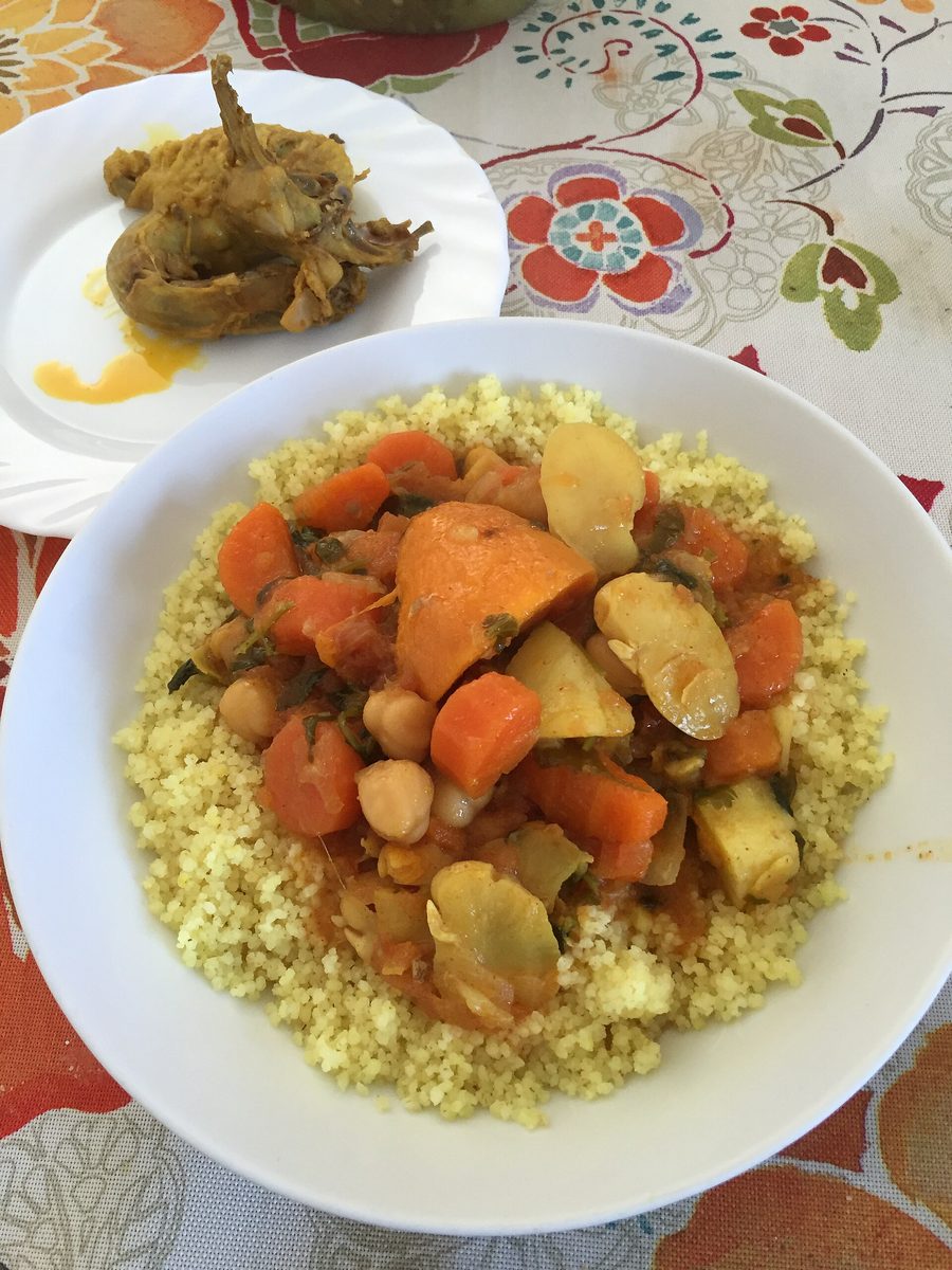 Couscous algerino con zuppa di verdure e pollo