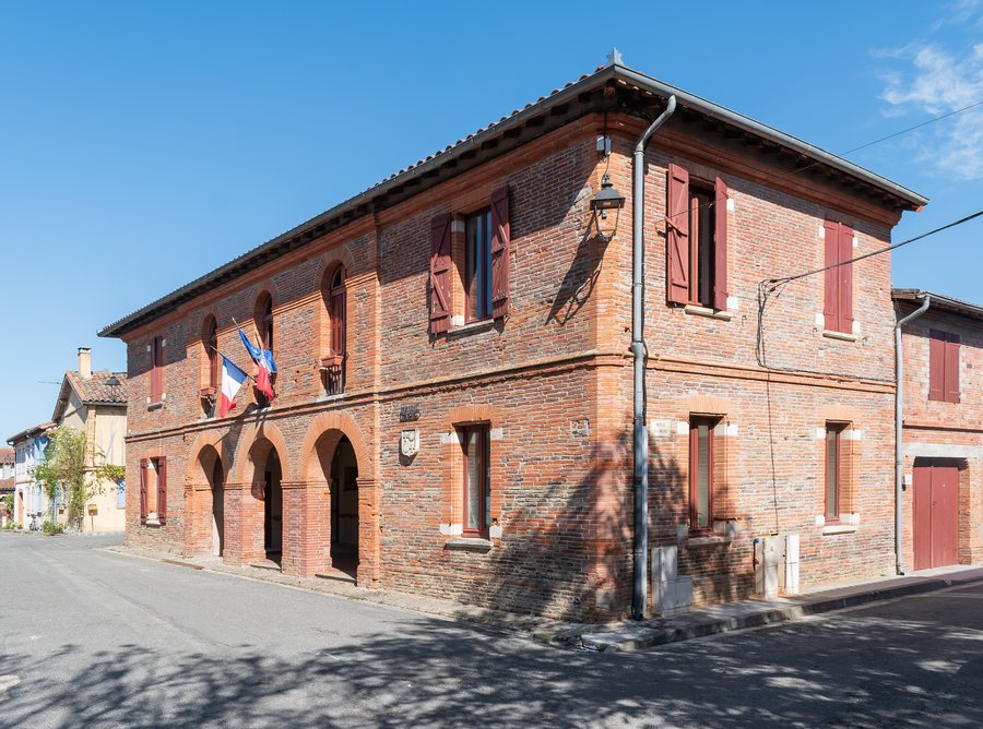 File:Town hall of Poucharramet (1).jpg