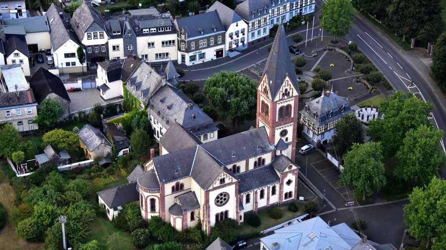 Luftaufnahme von St. Martin in Bassenheim