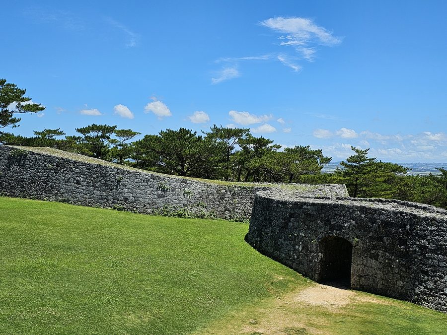Äußerer Ring der Burgruinen von Zakimi in Yomitan, Okinawa