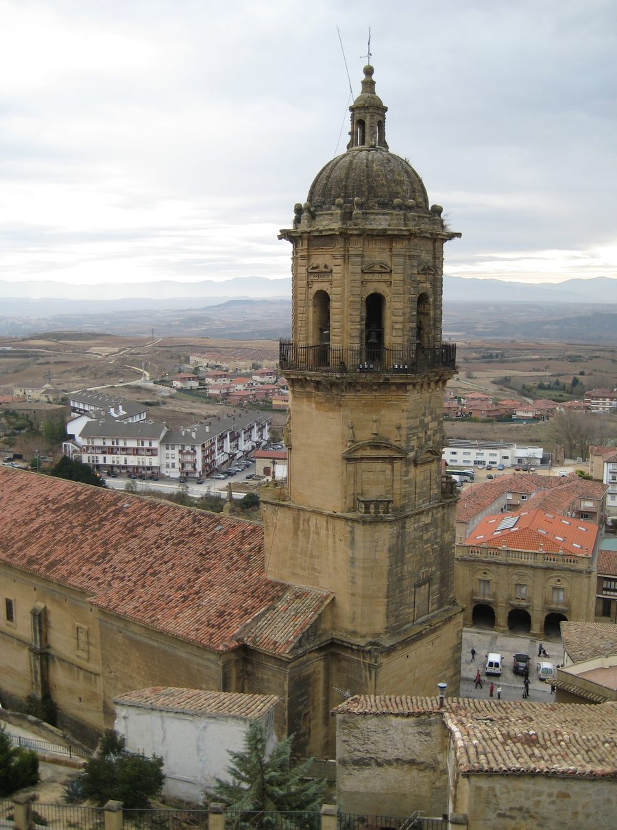 Vista di Labastida e dei paesaggi della Rioja Alavesa