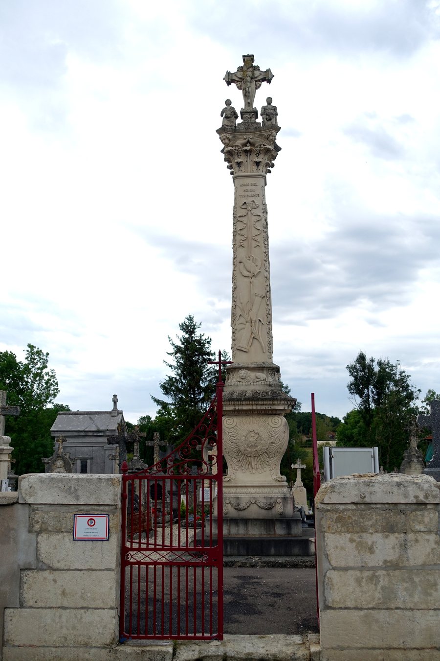 File:Beausite Beauzée-sur-Aire Cimetière.jpg
