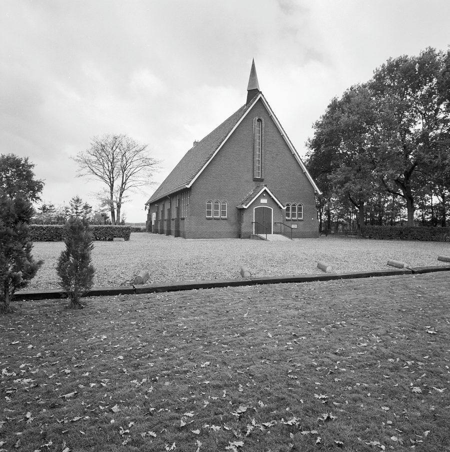 Vista esterna della chiesa riformata a Drijber presso Wijster