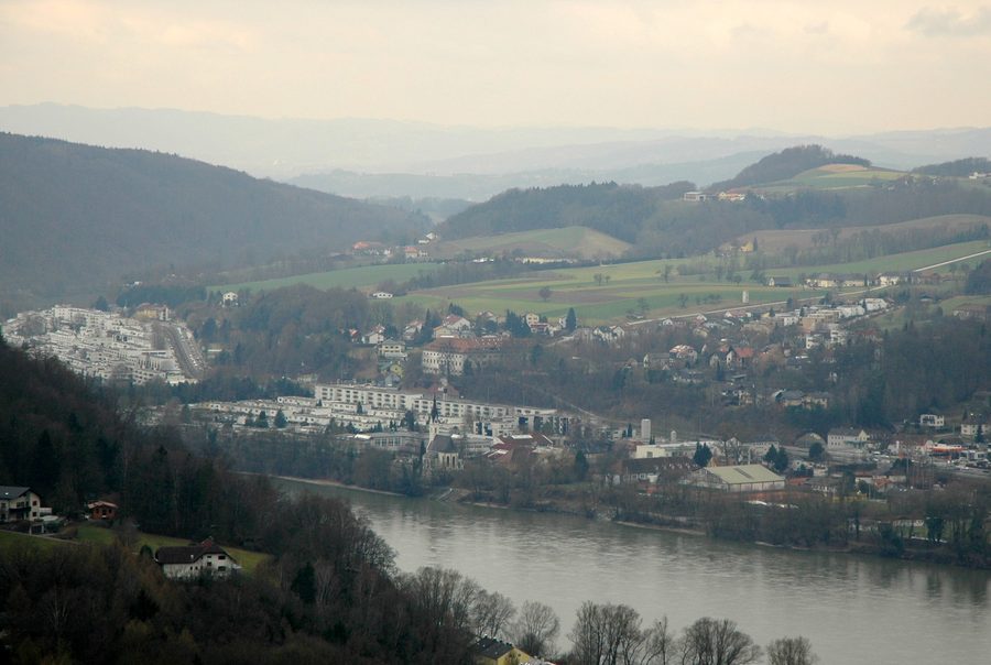 Puchenau an der Donau in Oberösterreich, von Südosten gesehen