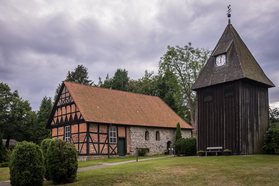 File:Heidekirche St. Magdalenen Undeloh-pjt.jpg