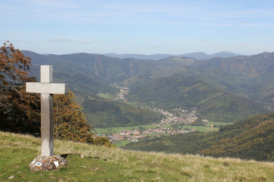 File:Vue du schumpf sur Dolleren Oberbruck Rimbach ( à l'arrière plan à droite le Grand-Ballon - panoramio.jpg