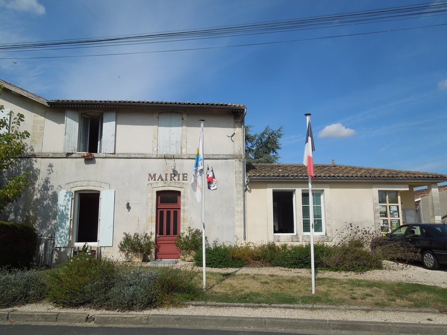 File:Saint-Simon-de-Bordes, mairie.jpg