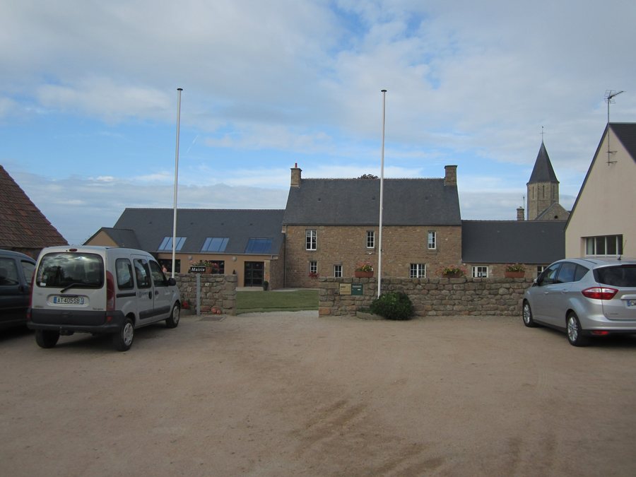File:Cosqueville - Mairie.JPG