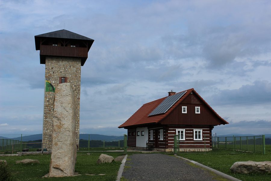 Steinerne Aussichtsstelle U Borovice bei Roprachtice