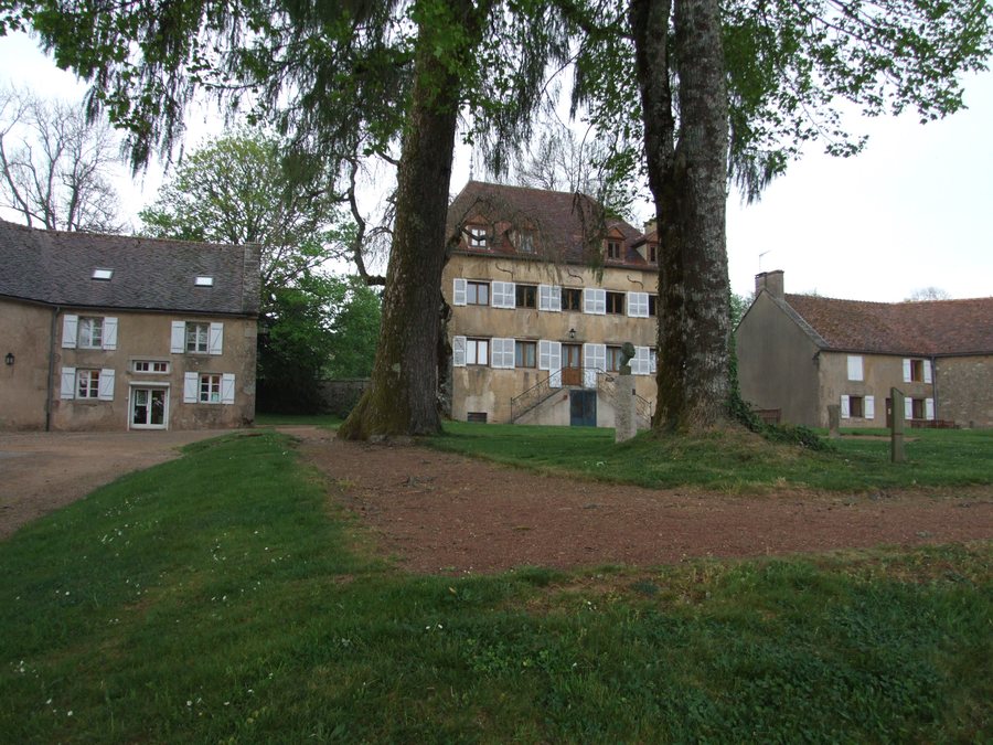 File:Saint-Brisson - Maison du Parc.jpg