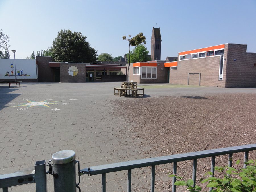 File:Oosterhout (Overbetuwe) basisschool.JPG