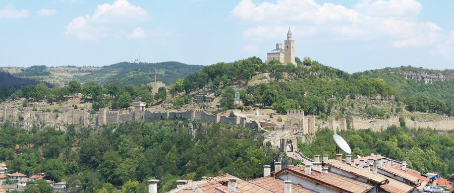 Panoramablick auf die Festung Tsarevets in Veliko Tŭrnovo