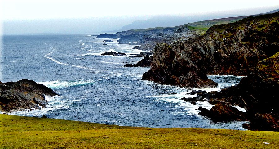 Paesaggio costiero vicino a Clogmore su Achill Island, contea di Mayo