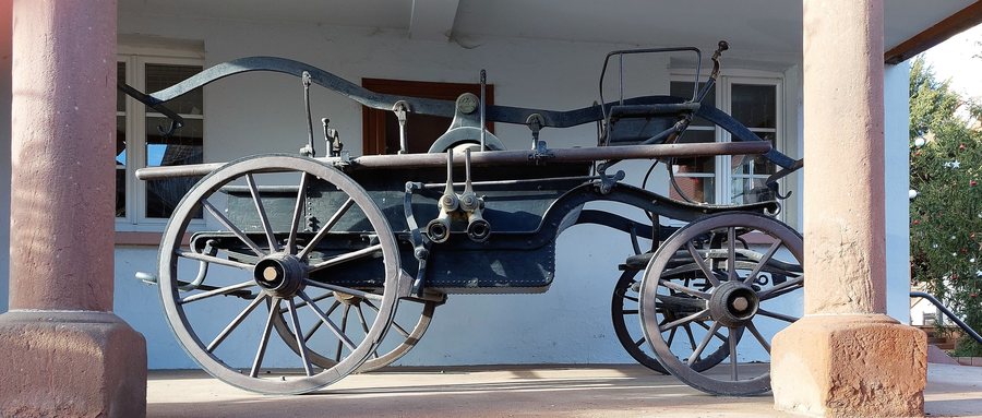 File:Uttenheim ancien véhicule pompiers1.jpg