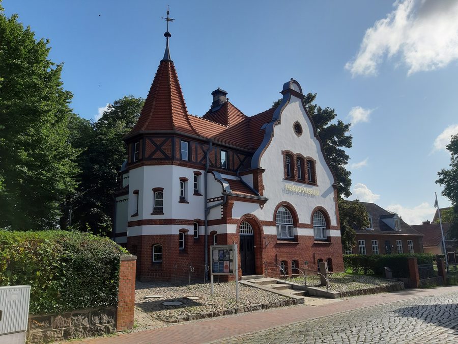 Heimatmuseum Heiligenhafen in einem restaurierten Jugendstilgebäude