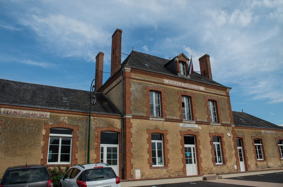 File:Ecoles communales de Semur en Vallon.jpg
