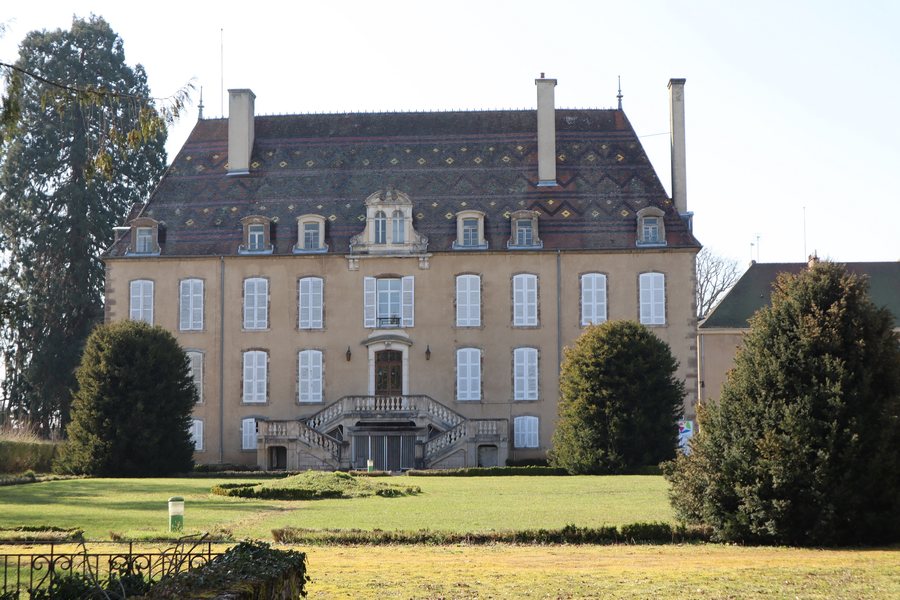 File:Aisy-sous-Thil (21) Château - Extérieur - 02.jpg