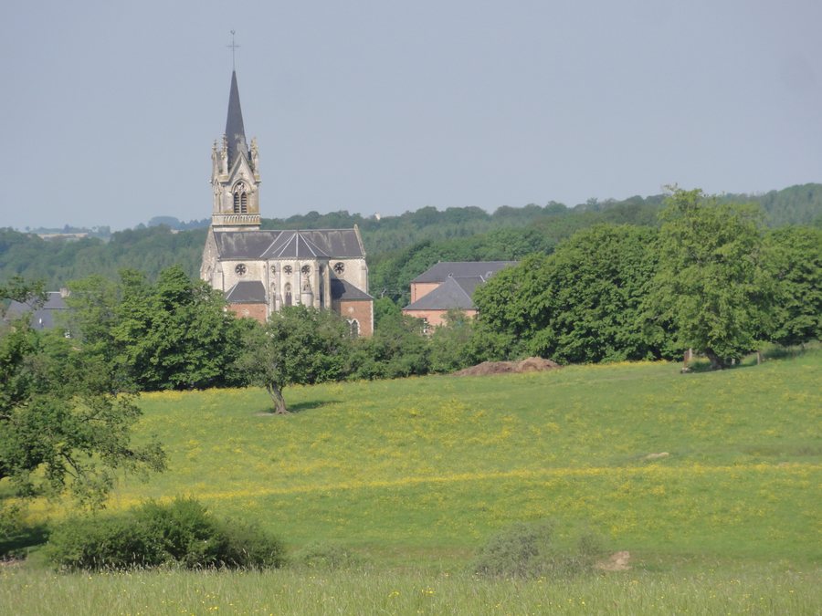 File:Le Fréty (Ardennes) vue sur l'église.JPG